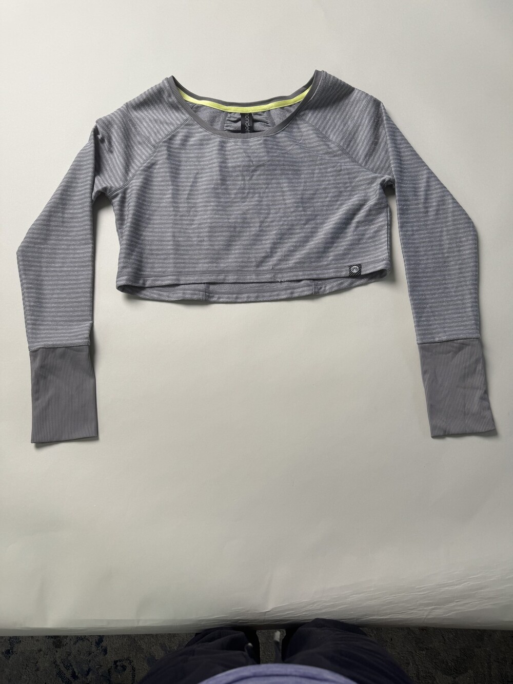 Mondetta Crop Top Womens Small Gray Long Sleeve Thumbhole Seamless Athletic Yoga